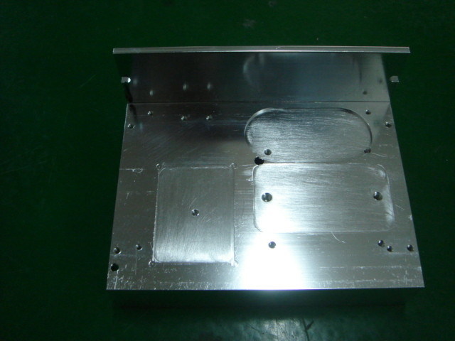 L-vorm CNC Precisie die, de Snelle Legering van het Prototypealuminium Uitgedreven Heatsink machinaal bewerken